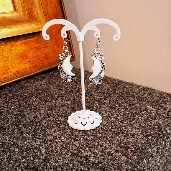 💥SALE💥NEW Moon Silver Blue Jewel Dangle Earrings - Picture 4 of 6